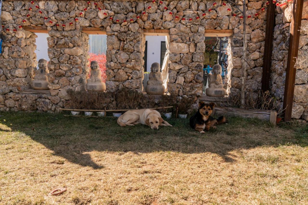 玉龙白沙普宿客栈 Λιγιάνγκ Εξωτερικό φωτογραφία